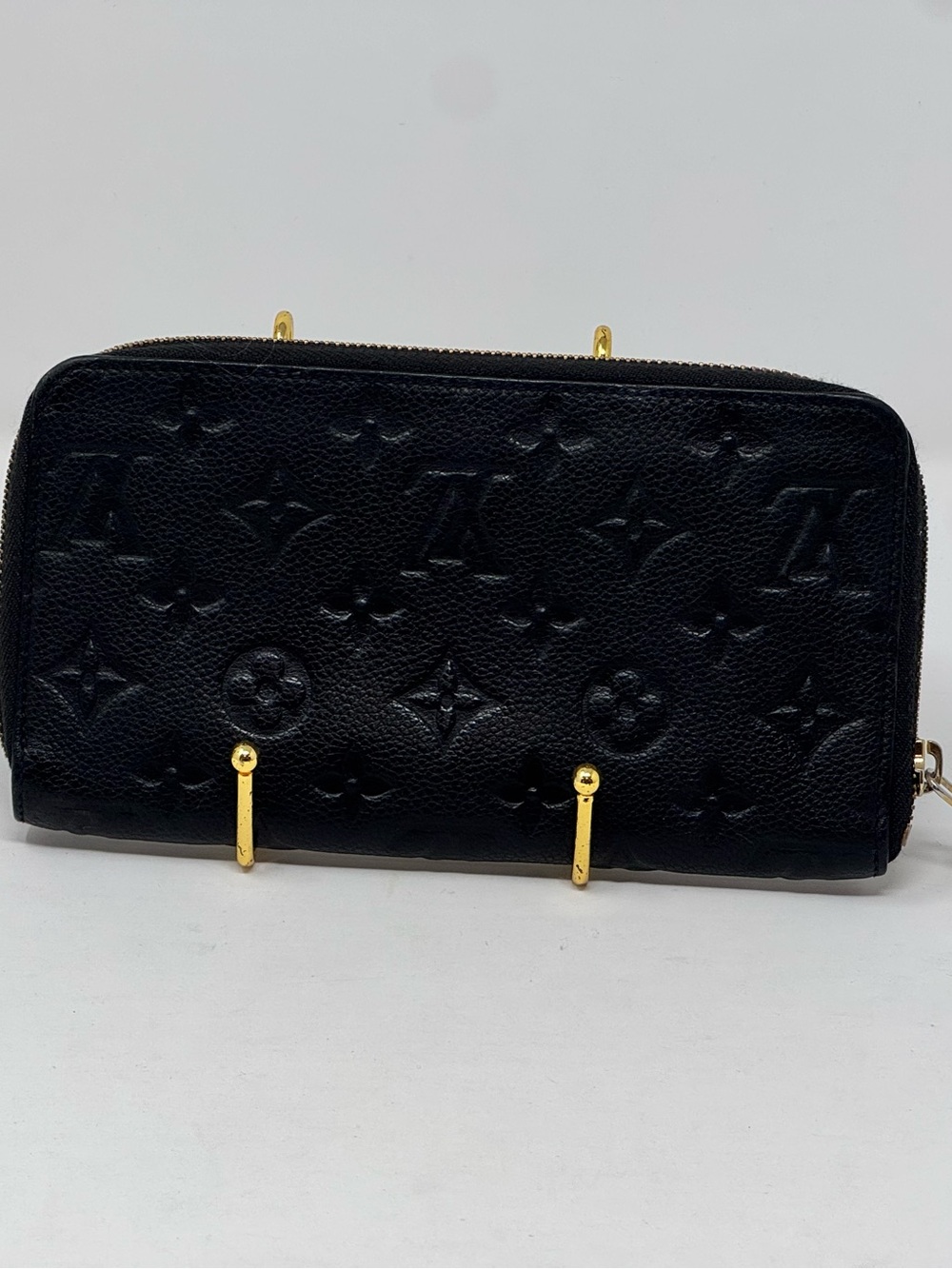 💯Authentic LOUIS VUITTON
Black Monogram Empreinte Leather Zippy Wallet